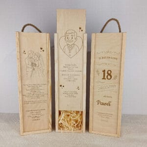 Drewniana skrzynka z grawerem na wino